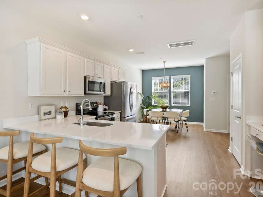 2409 Via del Conte Alley, Charlotte, NC 28205.  MLS# CAR4375409, YatesRealty ID 24182. 