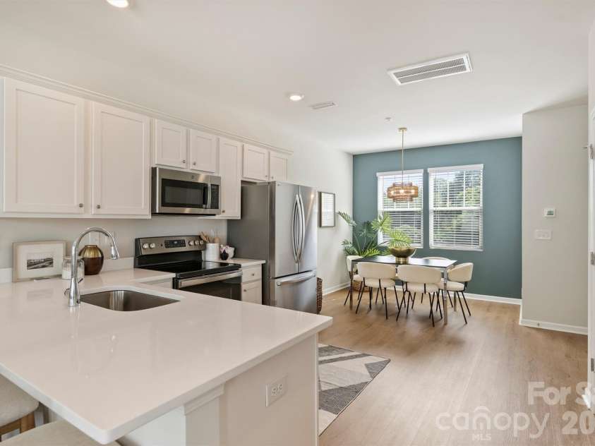 2409 Via del Conte Alley, Charlotte, NC 28205.  MLS# CAR4375409, YatesRealty ID 24182. 