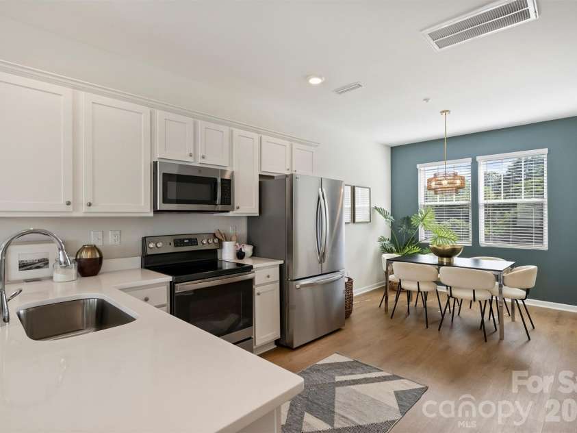 2409 Via del Conte Alley, Charlotte, NC 28205.  MLS# CAR4375409, YatesRealty ID 24182. 