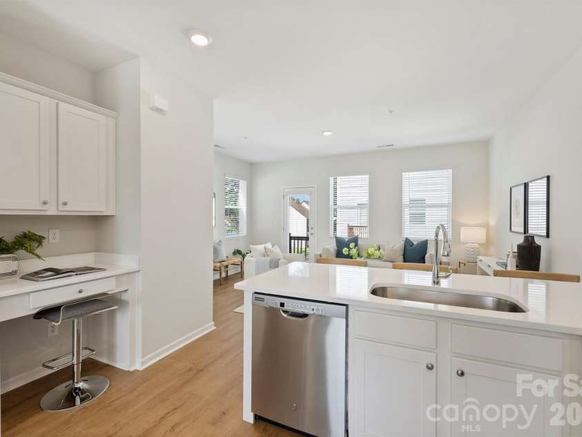 2409 Via del Conte Alley, Charlotte, NC 28205.  MLS# CAR4375409, YatesRealty ID 24182. 