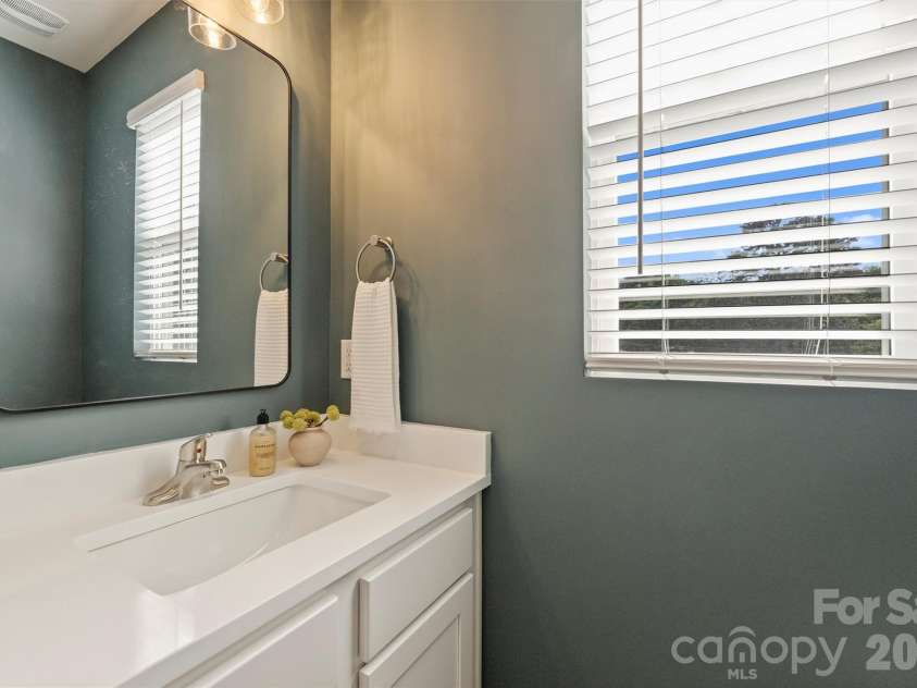 2409 Via del Conte Alley, Charlotte, NC 28205.  MLS# CAR4375409, YatesRealty ID 24182. 