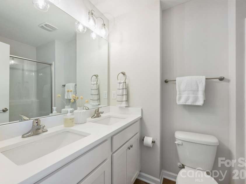 2409 Via del Conte Alley, Charlotte, NC 28205.  MLS# CAR4375409, YatesRealty ID 24182. 