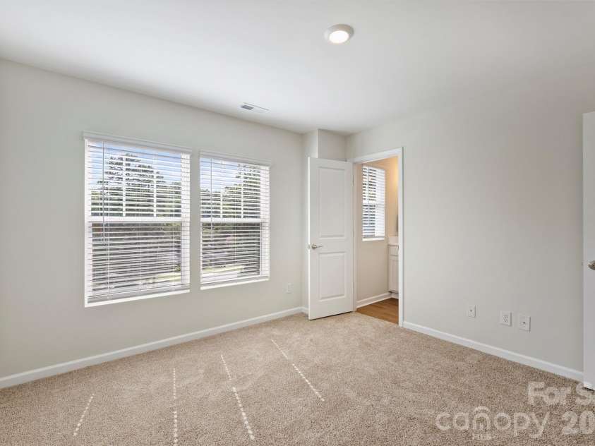 2409 Via del Conte Alley, Charlotte, NC 28205.  MLS# CAR4375409, YatesRealty ID 24182. 