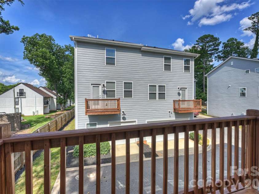 2409 Via del Conte Alley, Charlotte, NC 28205.  MLS# CAR4375409, YatesRealty ID 24182. 