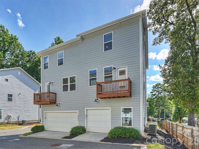 2409 Via del Conte Alley, Charlotte, NC 28205.  MLS# CAR4375409, YatesRealty ID 24182. 