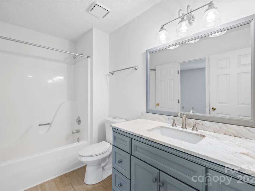 9639 Green Gable Court, Charlotte, NC 28270.  MLS# CAR4272704, YatesRealty ID 24182. Full bathroom