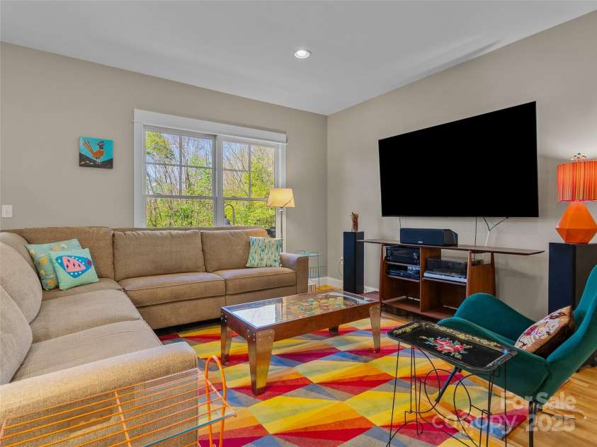 200 Skyloft Drive, Asheville, NC 28801.  MLS# CAR4246755, YatesRealty ID 24183. 