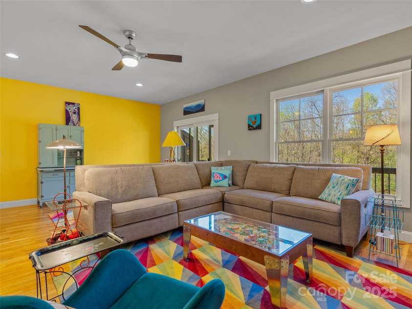 200 Skyloft Drive, Asheville, NC 28801.  MLS# CAR4246755, YatesRealty ID 24183. 