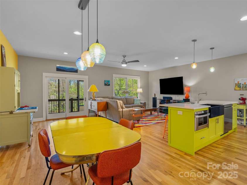 200 Skyloft Drive, Asheville, NC 28801.  MLS# CAR4246755, YatesRealty ID 24183. 