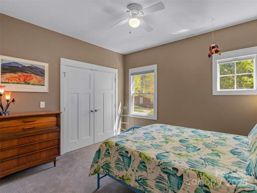 200 Skyloft Drive, Asheville, NC 28801.  MLS# CAR4246755, YatesRealty ID 24183. 