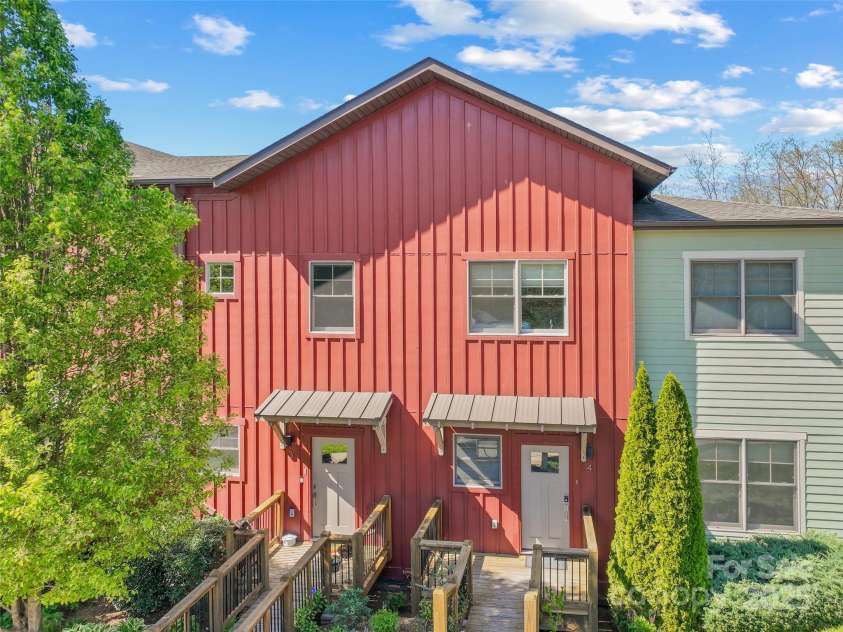 200 Skyloft Drive, Asheville, NC 28801.  MLS# CAR4246755, YatesRealty ID 24183. 