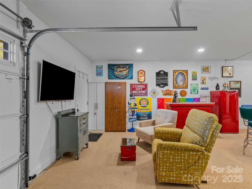 200 Skyloft Drive, Asheville, NC 28801.  MLS# CAR4246755, YatesRealty ID 24183. 