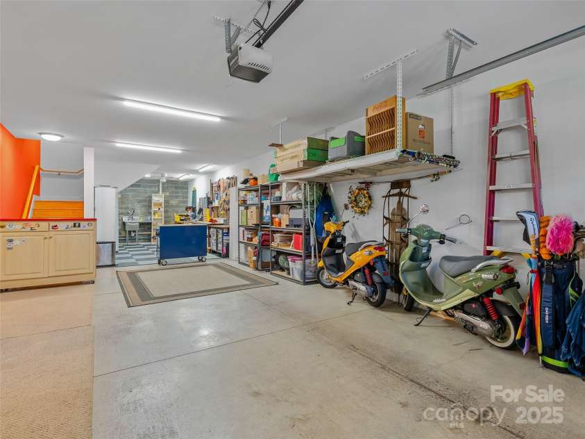 200 Skyloft Drive, Asheville, NC 28801.  MLS# CAR4246755, YatesRealty ID 24183. 