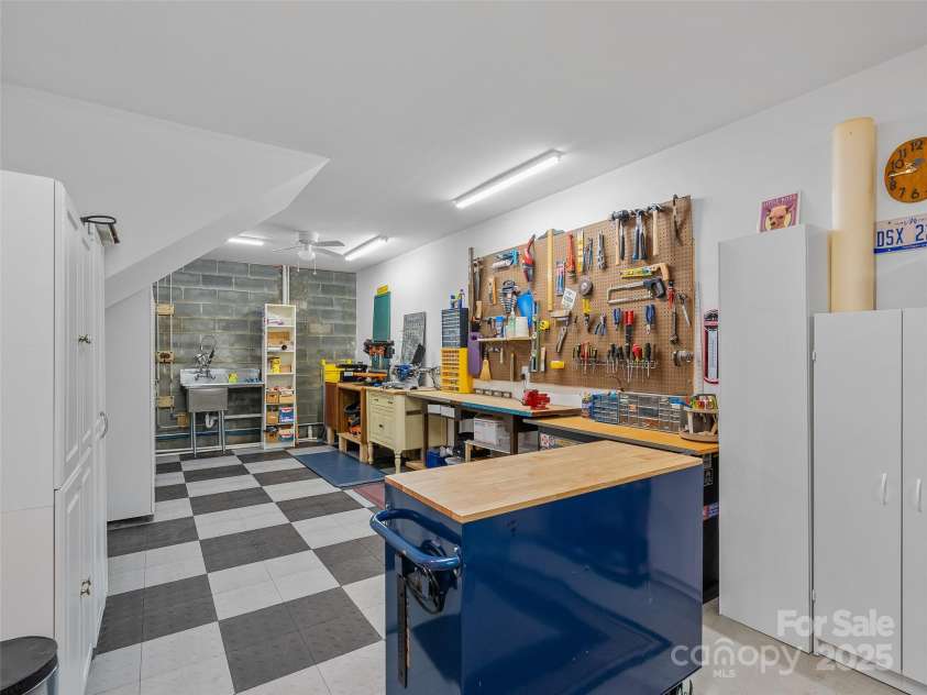 200 Skyloft Drive, Asheville, NC 28801.  MLS# CAR4246755, YatesRealty ID 24183. 