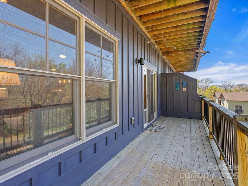 200 Skyloft Drive, Asheville, NC 28801.  MLS# CAR4246755, YatesRealty ID 24183. 