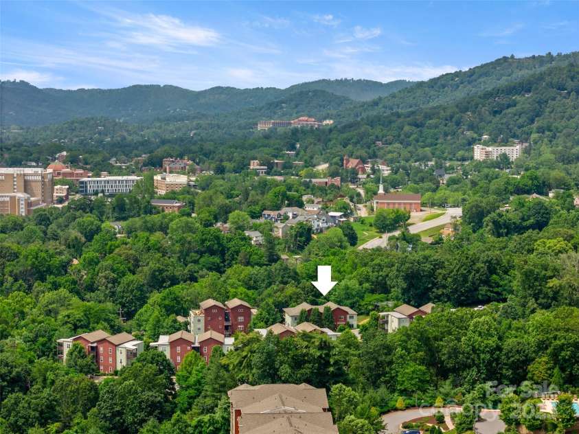 200 Skyloft Drive, Asheville, NC 28801.  MLS# CAR4246755, YatesRealty ID 24183. 