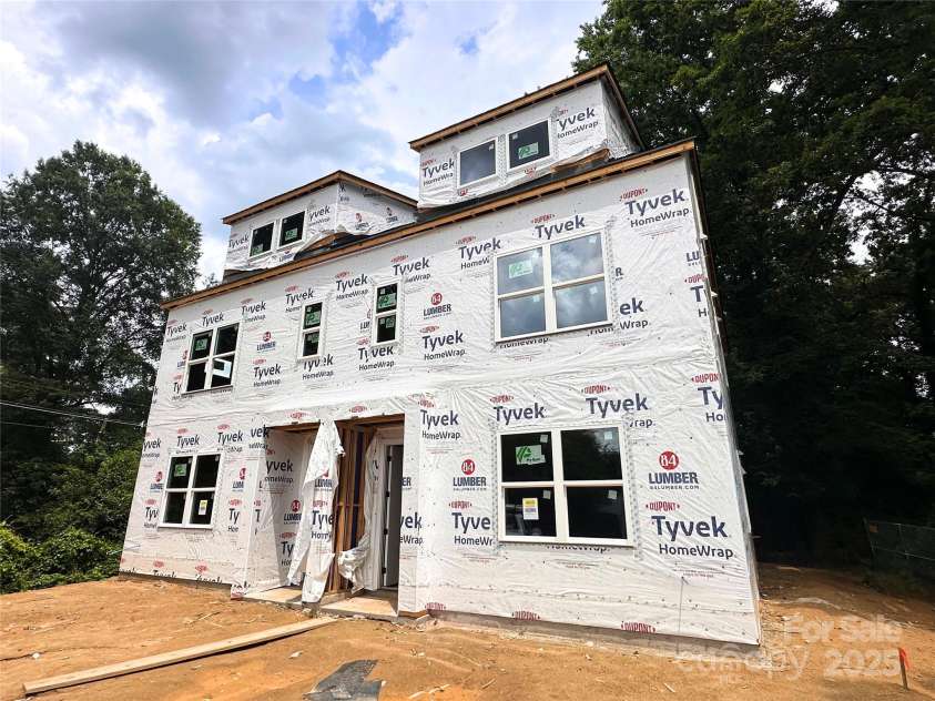 4016 Donna Avenue, Charlotte, NC 28205.  MLS# CAR4270997, YatesRealty ID 24184. 