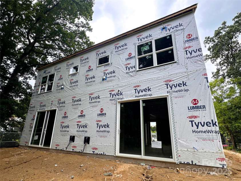4016 Donna Avenue, Charlotte, NC 28205.  MLS# CAR4270997, YatesRealty ID 24184. 