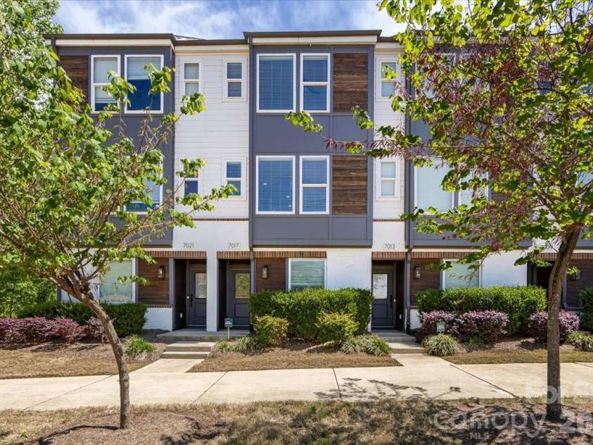 7017 Loso Commons Way, Charlotte, NC 28217.  MLS# CAR4363330, YatesRealty ID 24184. 