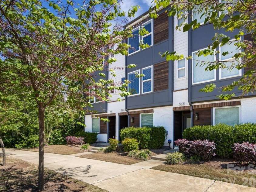7017 Loso Commons Way, Charlotte, NC 28217.  MLS# CAR4363330, YatesRealty ID 24184. 