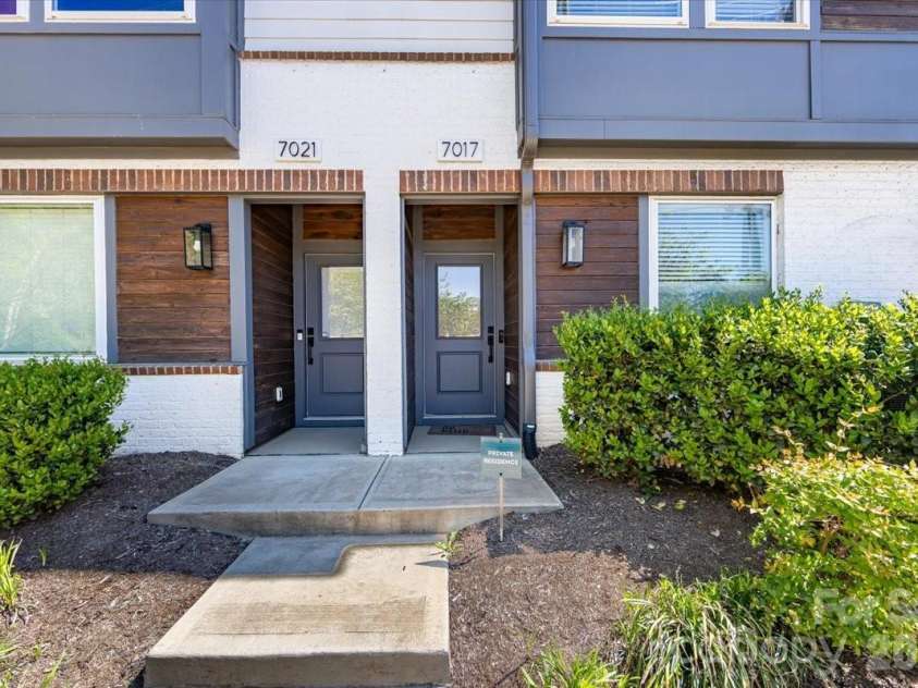 7017 Loso Commons Way, Charlotte, NC 28217.  MLS# CAR4363330, YatesRealty ID 24184. 