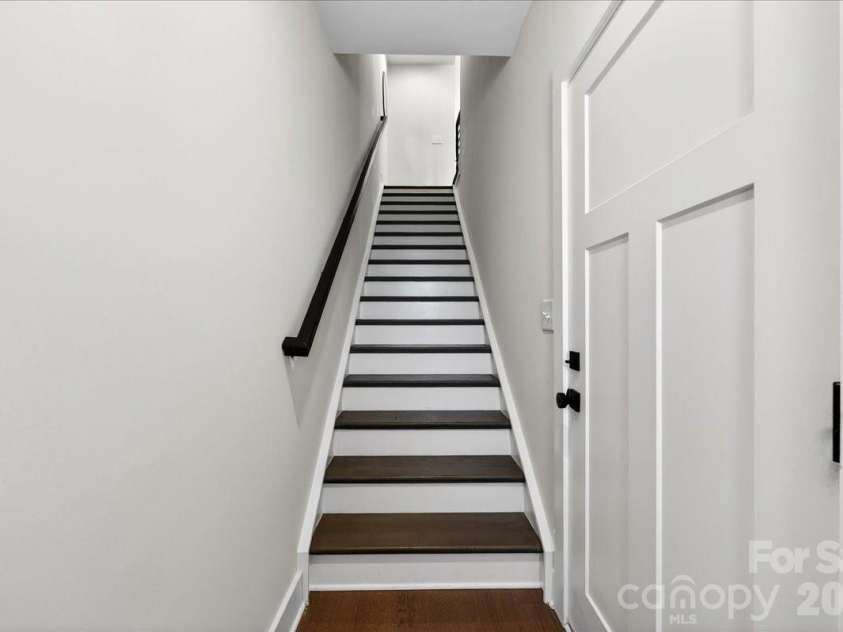 7017 Loso Commons Way, Charlotte, NC 28217.  MLS# CAR4363330, YatesRealty ID 24184. 