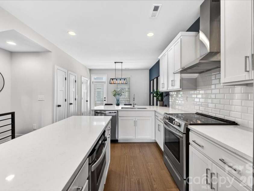 7017 Loso Commons Way, Charlotte, NC 28217.  MLS# CAR4363330, YatesRealty ID 24184. 