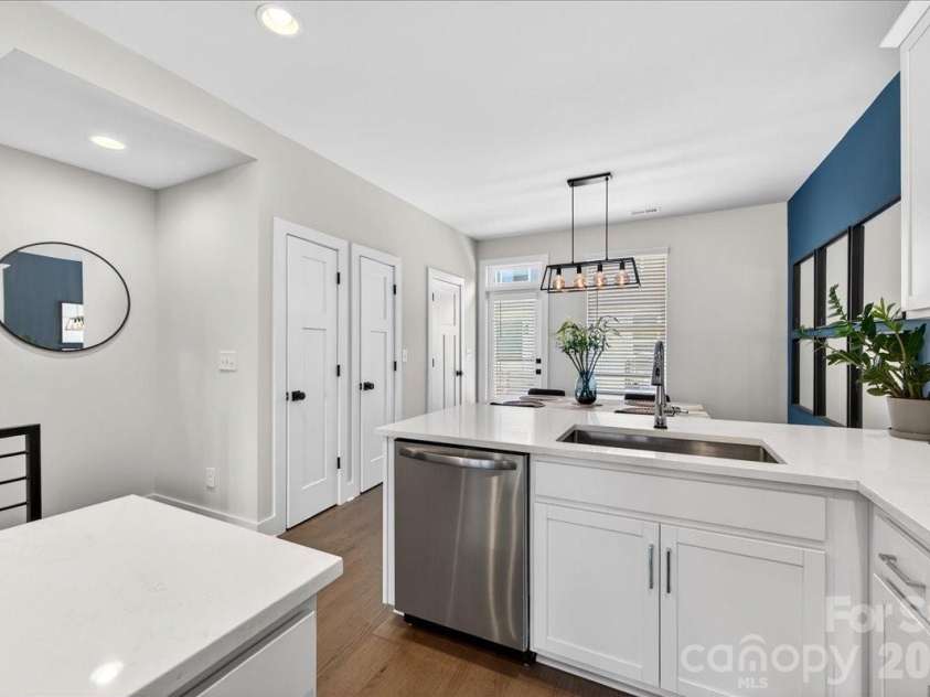 7017 Loso Commons Way, Charlotte, NC 28217.  MLS# CAR4363330, YatesRealty ID 24184. 