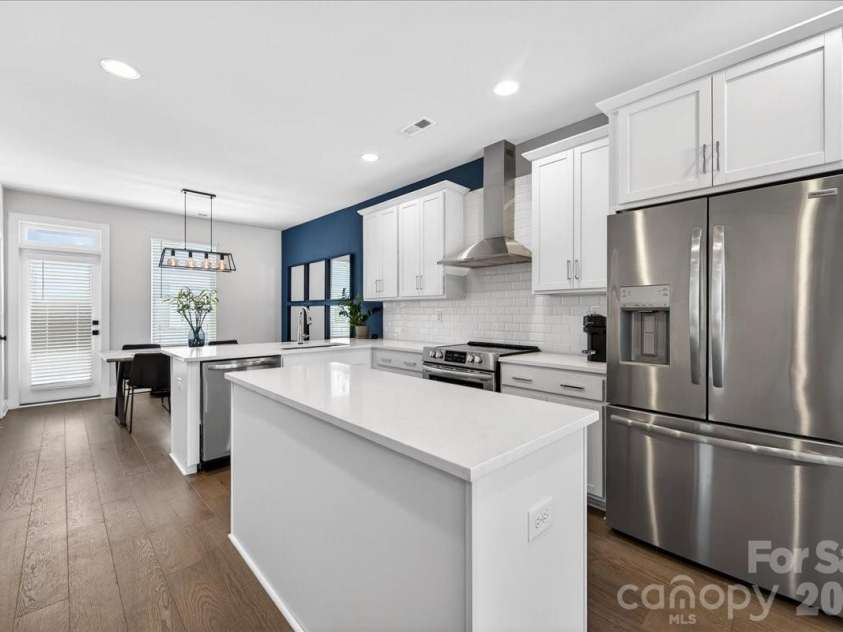 7017 Loso Commons Way, Charlotte, NC 28217.  MLS# CAR4363330, YatesRealty ID 24184. 