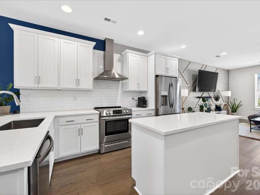 7017 Loso Commons Way, Charlotte, NC 28217.  MLS# CAR4363330, YatesRealty ID 24184. 