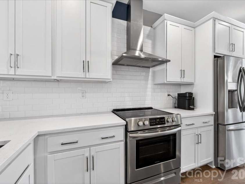 7017 Loso Commons Way, Charlotte, NC 28217.  MLS# CAR4363330, YatesRealty ID 24184. 