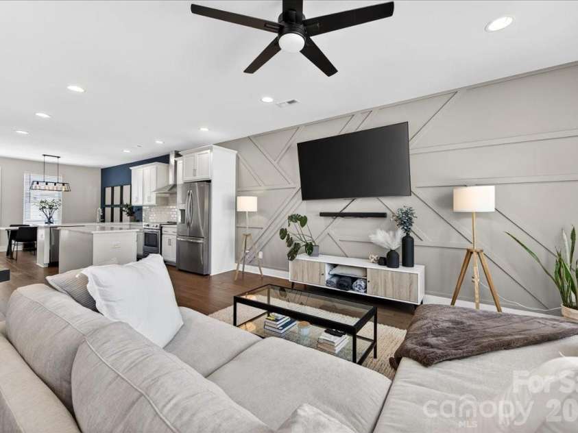 7017 Loso Commons Way, Charlotte, NC 28217.  MLS# CAR4363330, YatesRealty ID 24184. 