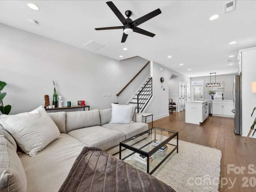 7017 Loso Commons Way, Charlotte, NC 28217.  MLS# CAR4363330, YatesRealty ID 24184. 