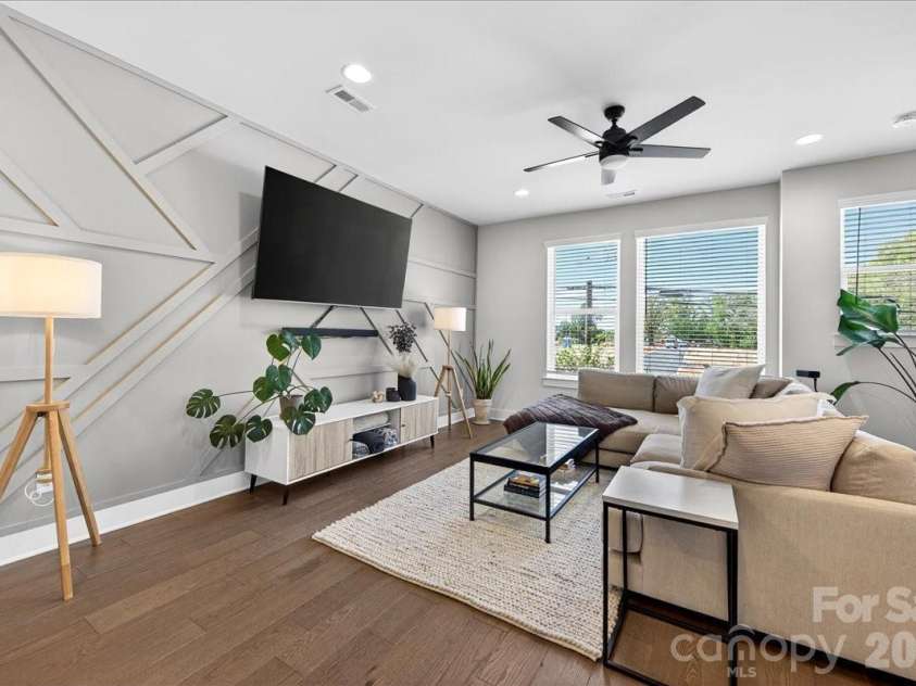 7017 Loso Commons Way, Charlotte, NC 28217.  MLS# CAR4363330, YatesRealty ID 24184. 