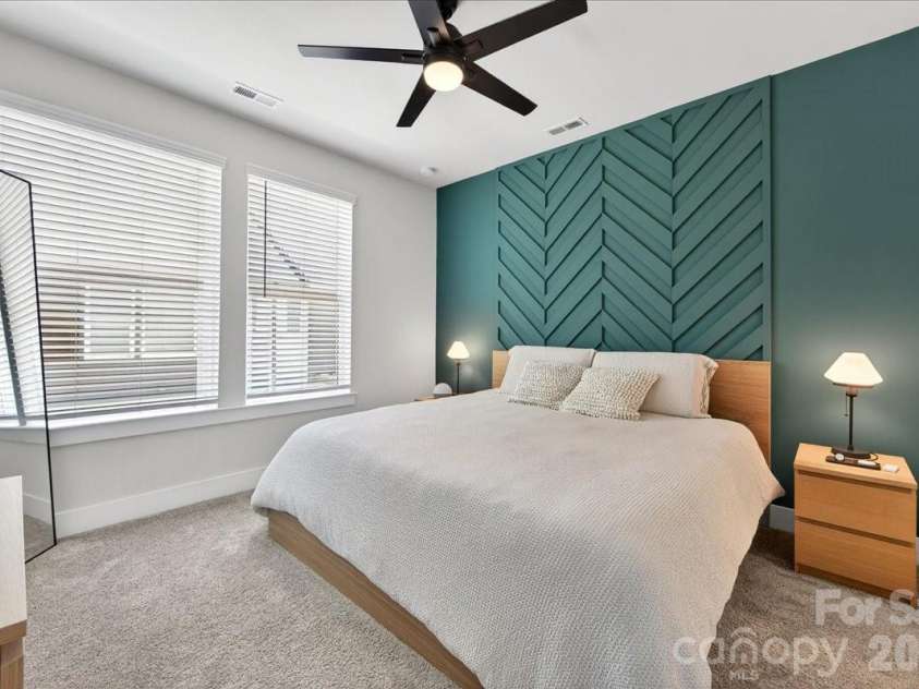 7017 Loso Commons Way, Charlotte, NC 28217.  MLS# CAR4363330, YatesRealty ID 24184. 