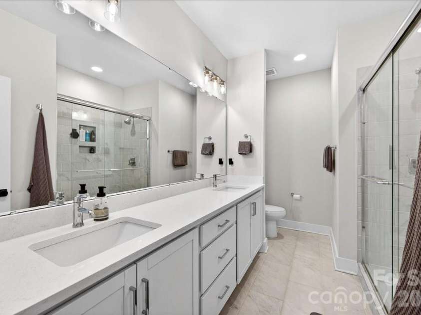 7017 Loso Commons Way, Charlotte, NC 28217.  MLS# CAR4363330, YatesRealty ID 24184. 