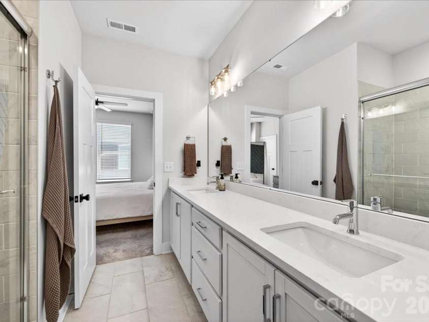 7017 Loso Commons Way, Charlotte, NC 28217.  MLS# CAR4363330, YatesRealty ID 24184. 