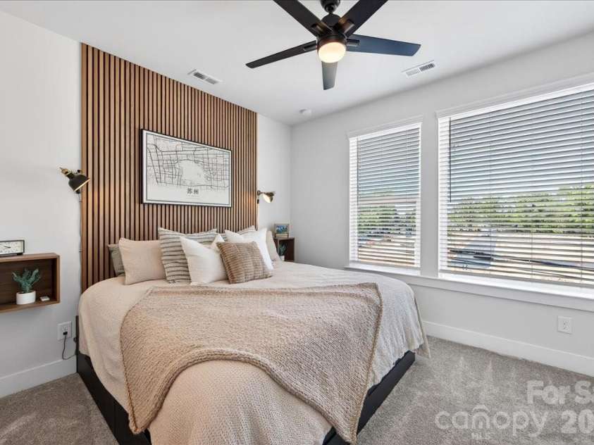7017 Loso Commons Way, Charlotte, NC 28217.  MLS# CAR4363330, YatesRealty ID 24184. 