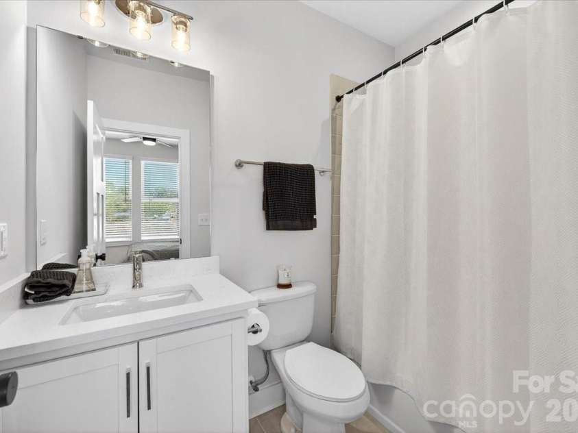 7017 Loso Commons Way, Charlotte, NC 28217.  MLS# CAR4363330, YatesRealty ID 24184. 