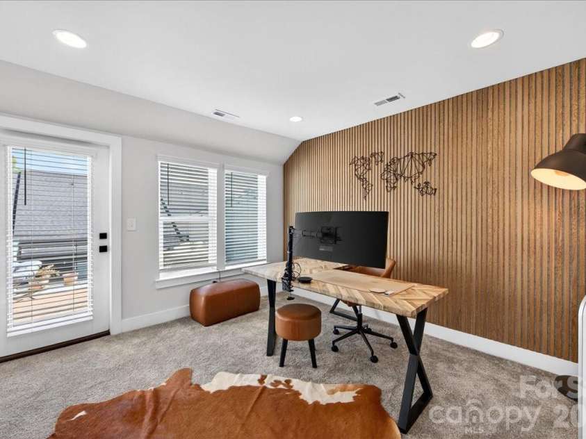 7017 Loso Commons Way, Charlotte, NC 28217.  MLS# CAR4363330, YatesRealty ID 24184. 