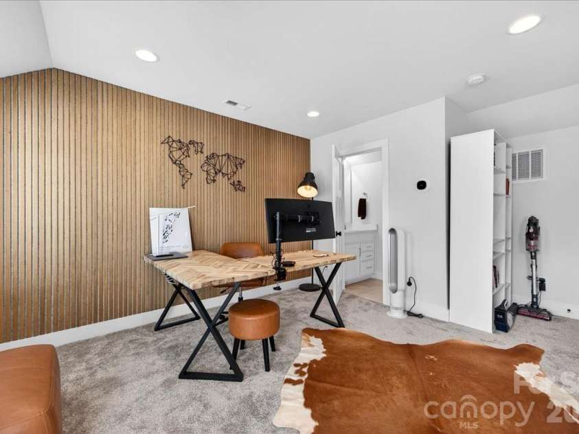 7017 Loso Commons Way, Charlotte, NC 28217.  MLS# CAR4363330, YatesRealty ID 24184. 