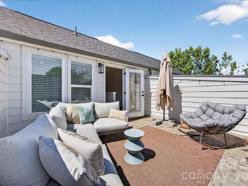 7017 Loso Commons Way, Charlotte, NC 28217.  MLS# CAR4363330, YatesRealty ID 24184. 