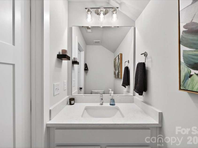 7017 Loso Commons Way, Charlotte, NC 28217.  MLS# CAR4363330, YatesRealty ID 24184. 
