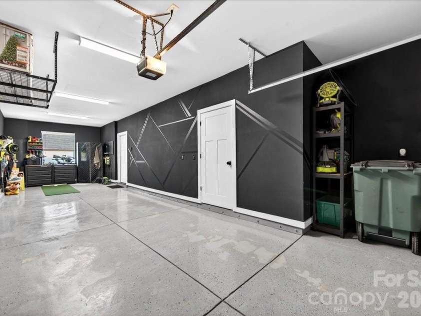 7017 Loso Commons Way, Charlotte, NC 28217.  MLS# CAR4363330, YatesRealty ID 24184. 