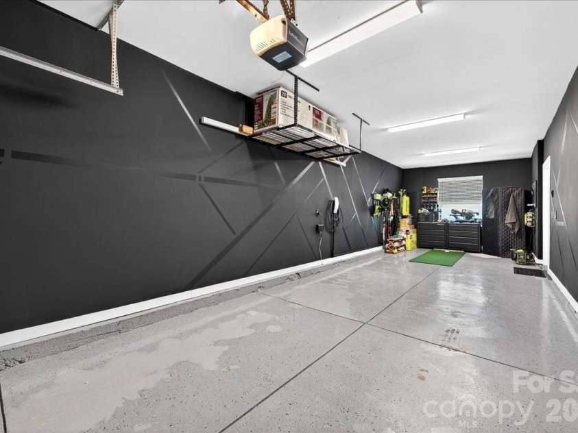 7017 Loso Commons Way, Charlotte, NC 28217.  MLS# CAR4363330, YatesRealty ID 24184. 