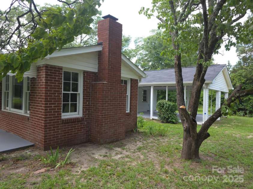 6820 Butterfly Lane, Kershaw, SC 29067.  MLS# CAR4271736, YatesRealty ID 24185. 