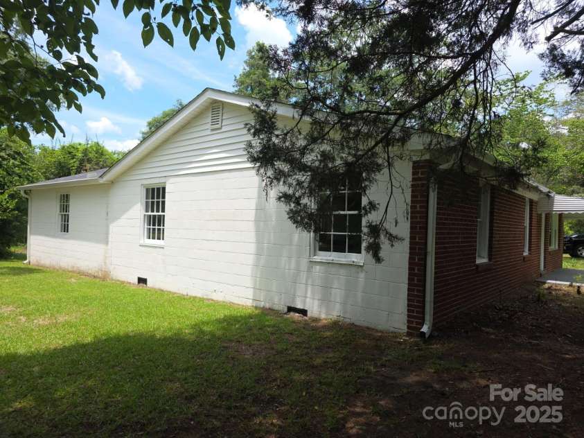 6820 Butterfly Lane, Kershaw, SC 29067.  MLS# CAR4271736, YatesRealty ID 24185. 