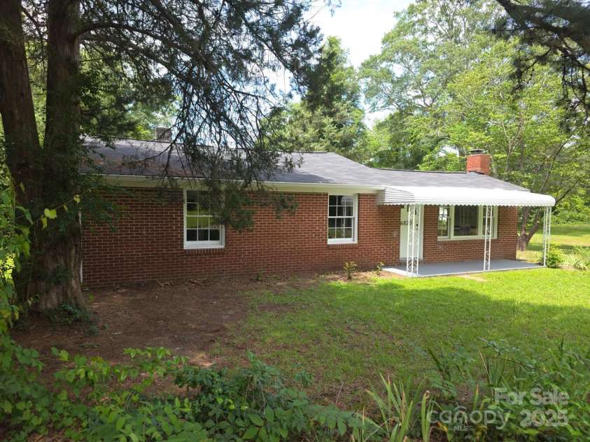 6820 Butterfly Lane, Kershaw, SC 29067.  MLS# CAR4271736, YatesRealty ID 24185. 