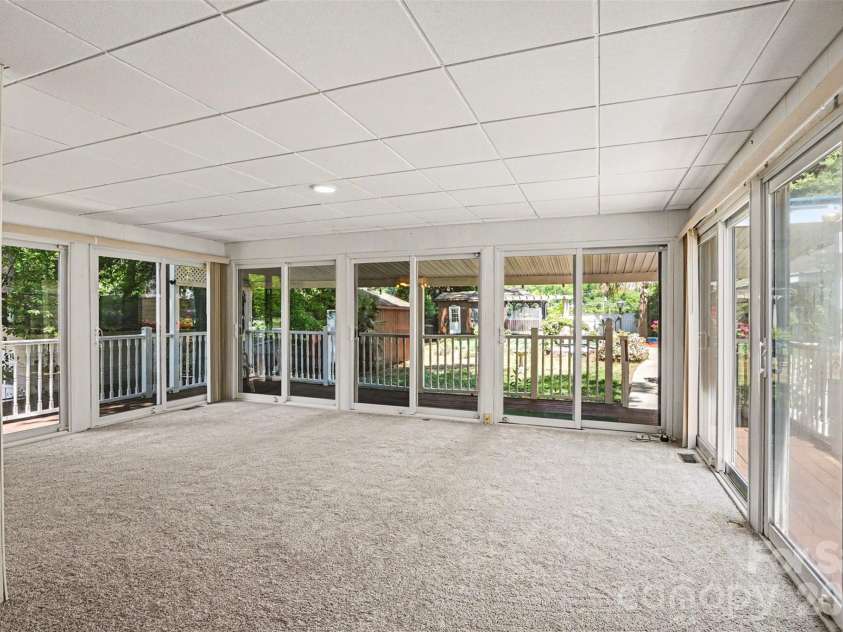 955 Hickory Nut Street, Charlotte, NC 28205.  MLS# CAR4372361, YatesRealty ID 24185. 