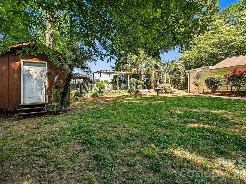955 Hickory Nut Street, Charlotte, NC 28205.  MLS# CAR4372361, YatesRealty ID 24185. Another He shed/She shed or storage room